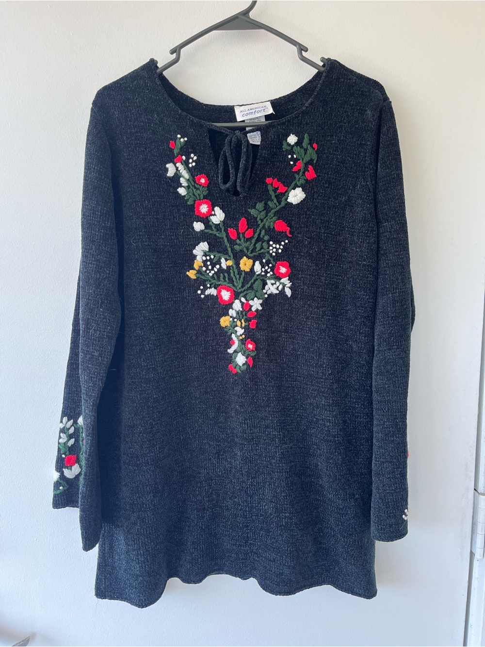 90’s oversized embroidered sweater